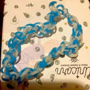 this is a bracelet can be a different color